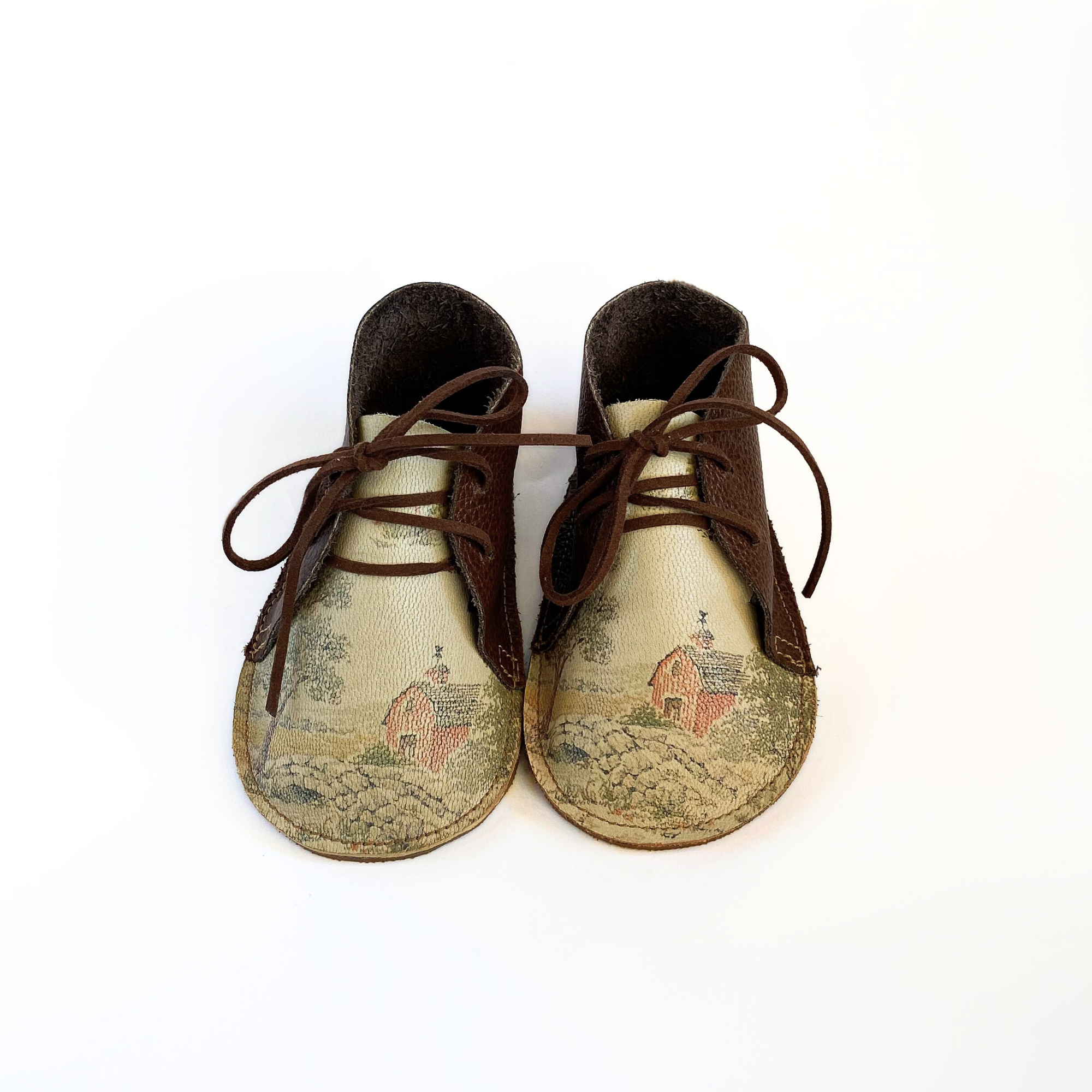 Wander Boot - Barn Landscape